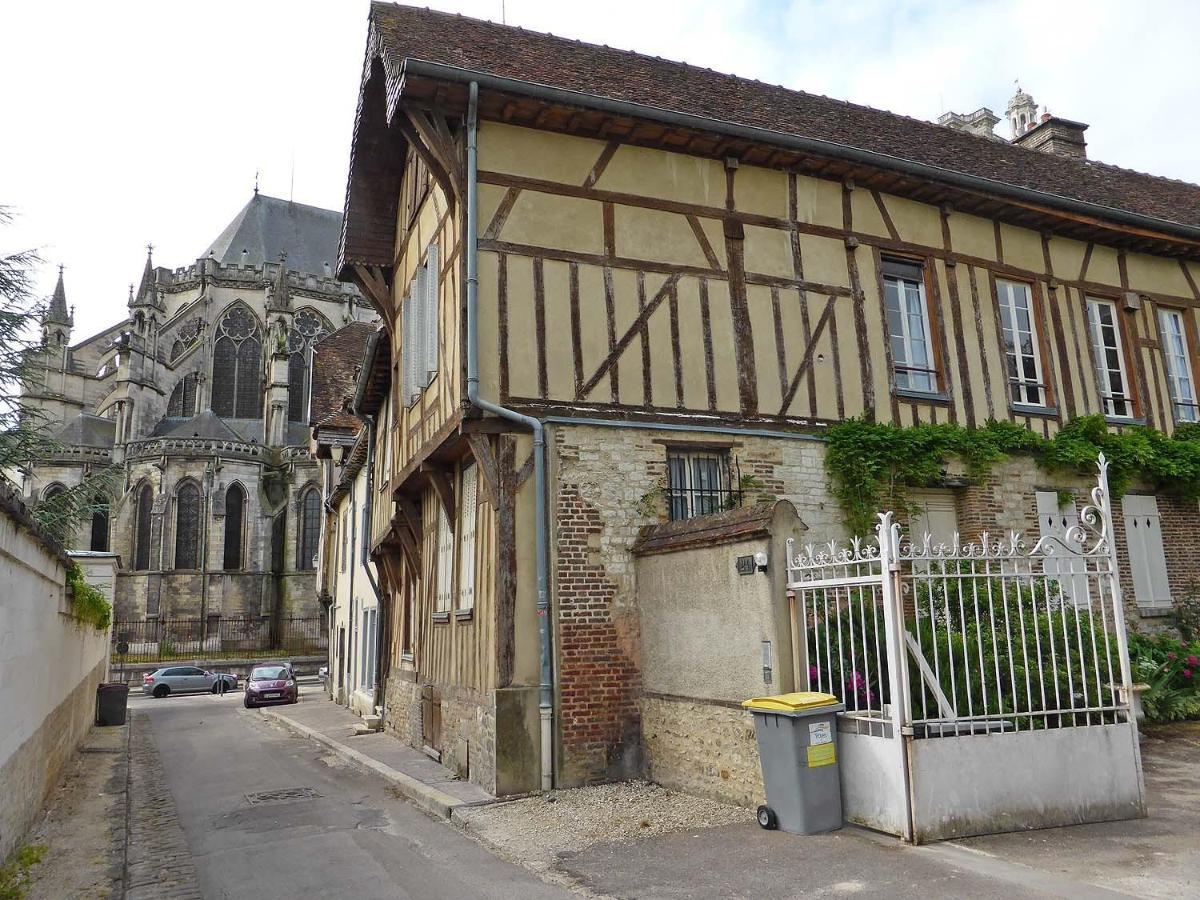 Le Papillon De La Cathedrale - Calme - Jardin - Wifi Appartement Troyes Buitenkant foto